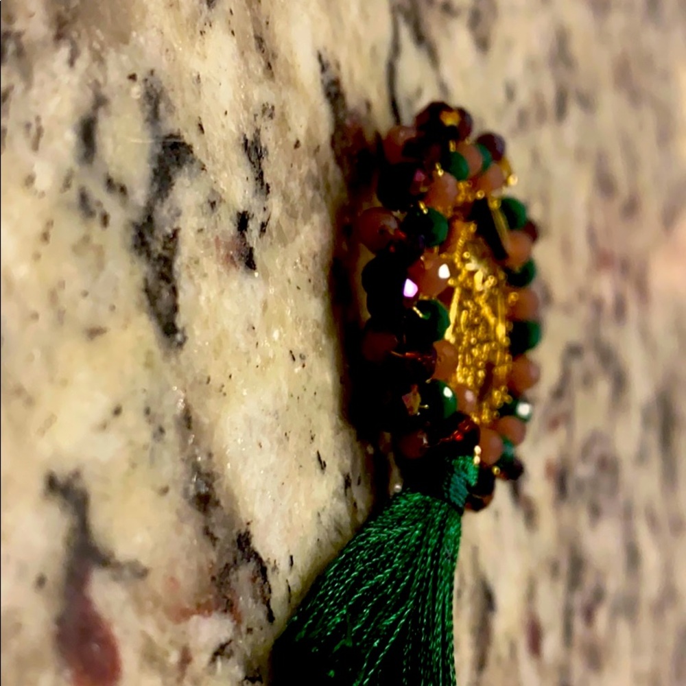 A lovely stunning pendant be sure to catch any eye